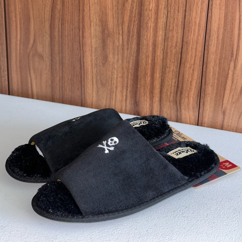 NEW Dearfoams Slipper Black Plush Slide Embroidered Jolly Roger Women's Size 7-8